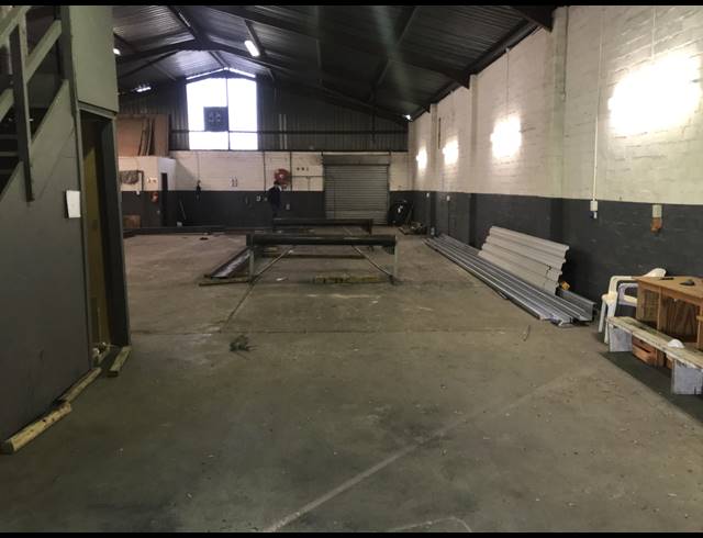 435M² FACTORY TO LET IN STIKLAND INDUSTRIAL